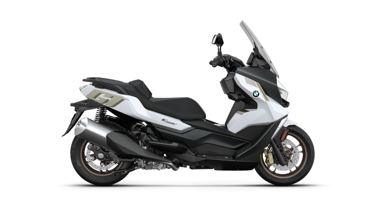 1741352912-bmw C 400 Gt Side Look White Colour Design Launche